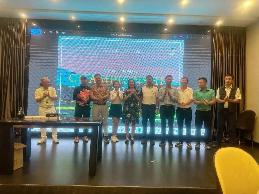 Chúc mừng tân chủ tịch Lê Huy Toàn và các anh chị em trong BCH mới của clb Vietgolf Hungary.