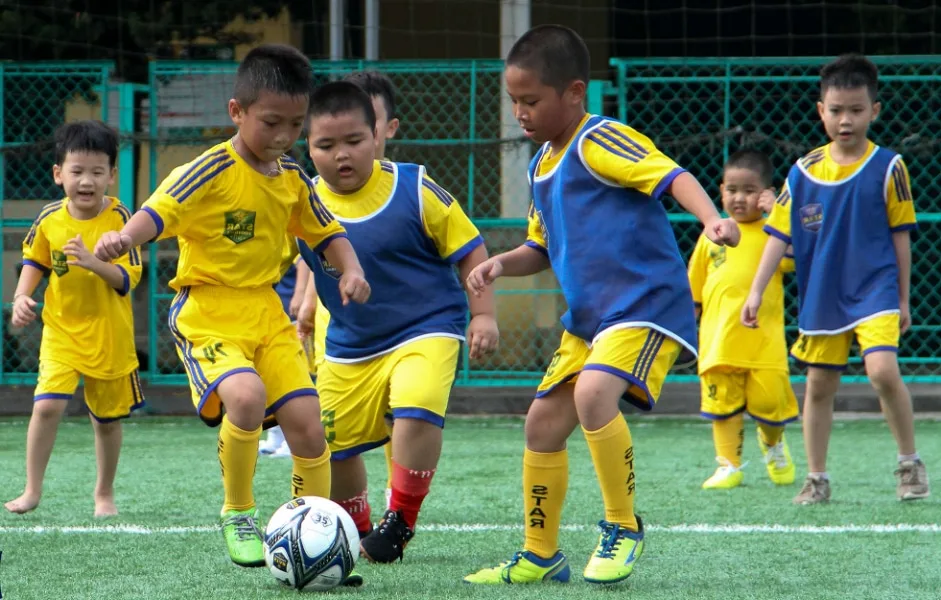 GIAO LƯU BÓNG ĐÁ CÁC ĐỘI NHÍ vào dịp Tết Trung thu.