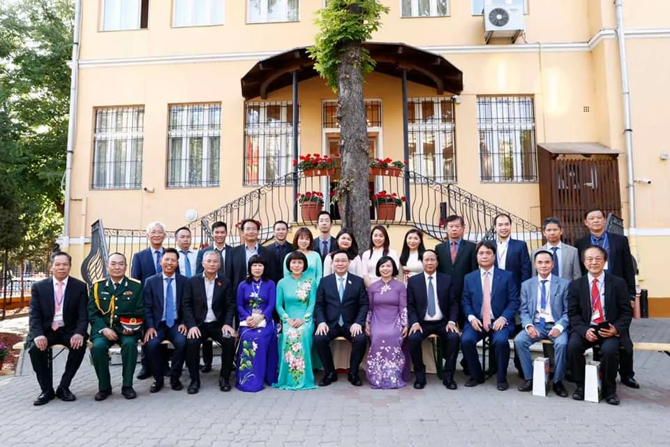 VỀ CHUYẾN THĂM CHÍNH THỨC CỦA CHỦ TỊCH QUỐC HỘI VƯƠNG ĐÌNH HUỆ.