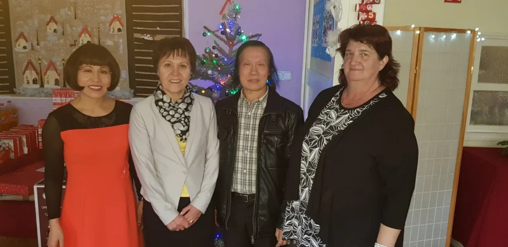 Trưa ngày 17/12 đại diện bà con Quận 11-22-Budaörs, anh Nguyễn Văn Hiển và chị Phan Bích Thiên tiếp tục đi tặng quà tại địa…